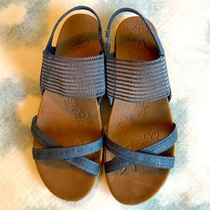 Sketchers Luxe Foam sandal size 9.5